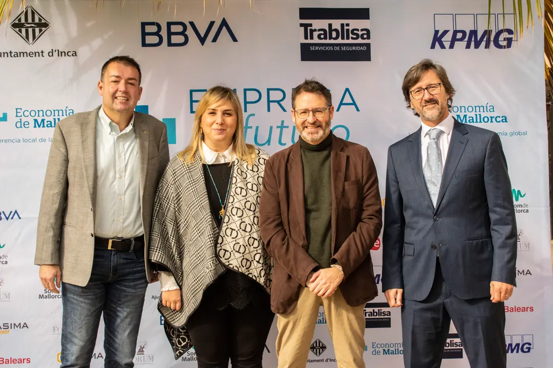 Antoni Pons, CEO de Disset Comunicaci&oacute; y Joan Vives, de comunicaci&oacute;n de Pimem con los editores del medio.