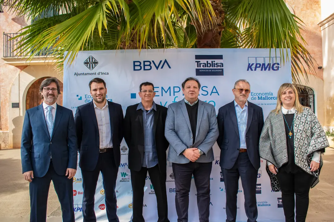 Sebasti&agrave; Perell&oacute;, Ramon Lorente, Xisco Mulet y Miquel Perell&oacute; con los editores del medio.