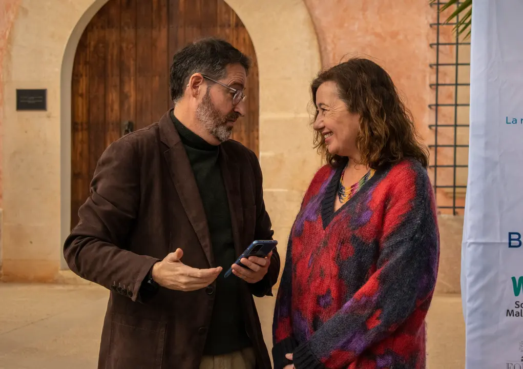 Joan Vives de Pimem con la presidenta Armengol.