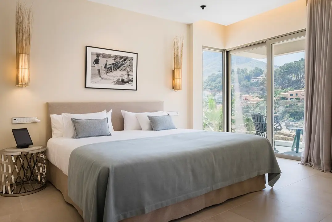 Todas las suites del hotel destacan por su excepcional iluminaci&oacute;n.