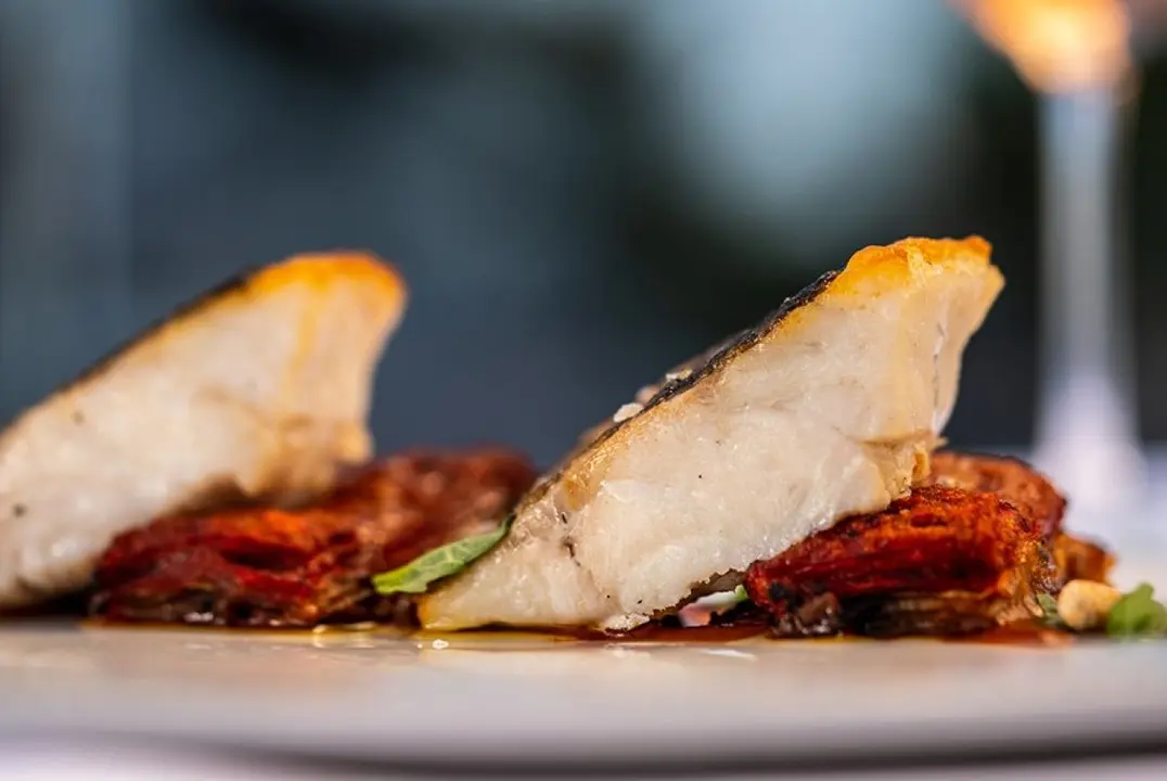El Restaurant El Vicen&ccedil;, situado en la cuarta planta del hotel, es la nueva propuesta del Chef Santi Taura en el norte de la Isla. Un restaurante a la carta donde poder disfrutar, por las noches, de las creaciones del chef y su equipo basadas en el producto local y de temporada.