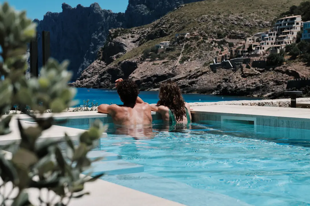El Hotel invita a desconectar absolutamente gracias a sus piscinas y unas vistas espectaculares.