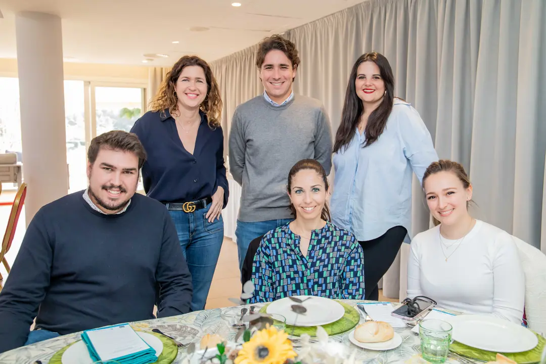 Alex Cort&eacute;s, Laura Marqu&eacute;s,Jaume Roig, Cecilia Fernandez, Cecilia Vidal y Maria Antonia Salv&aacute;.