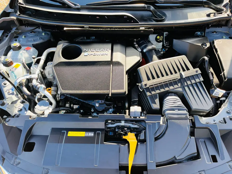 La suavidad de funcionamiento es muy similar a un coche 100% el&eacute;ctrico, al no tener caja de cambios, el empuje es lineal y dosificable.