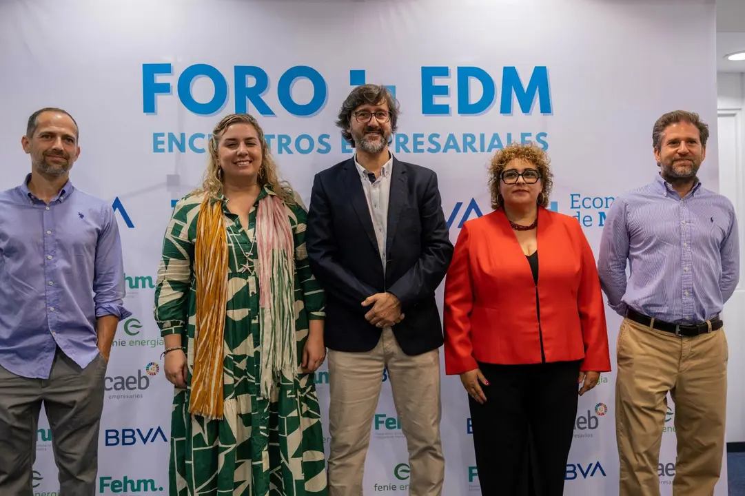 Joan Riera de Protur Hotels, Mar Nicolau y Tomeu Garcies de Economiademallorca, junto con Maria J&oacute;se Aguil&oacute; de la Federaci&oacute;n Hotelera de Mallorca y Mag&iacute; Prats de la empresa Enovam