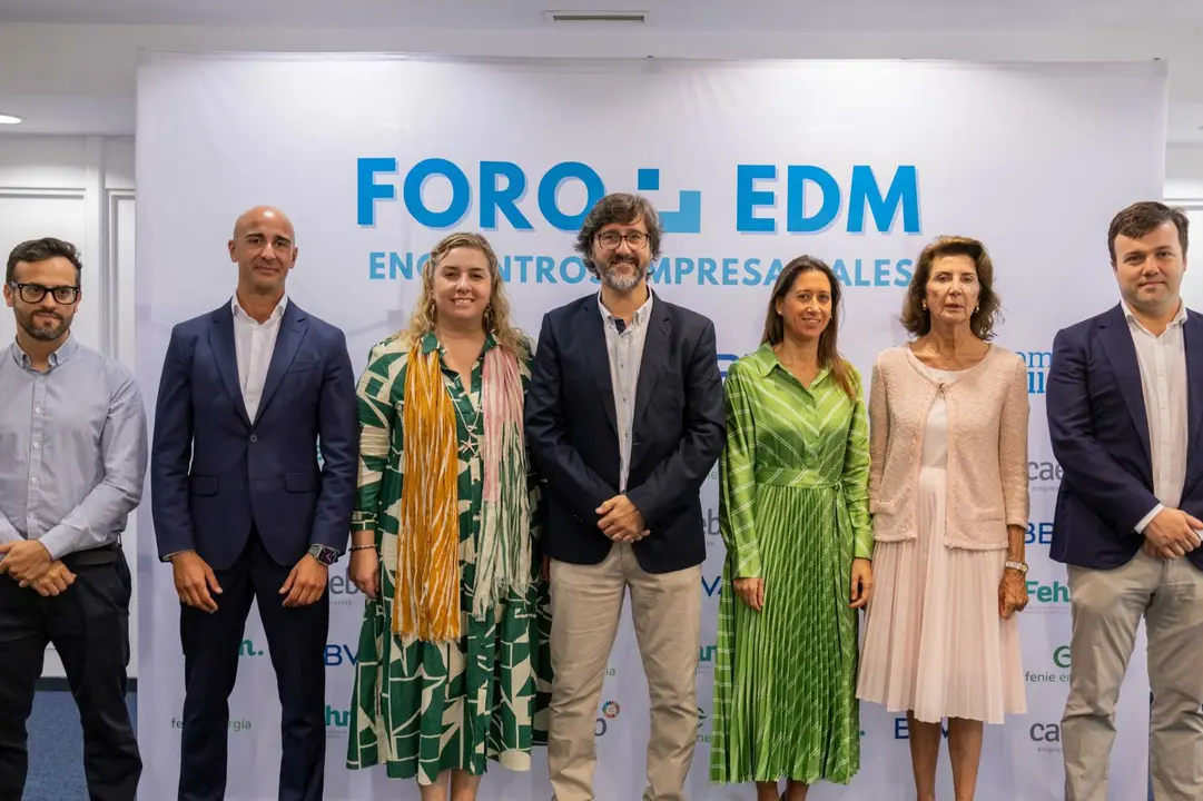 Jes&uacute;s Ayll&oacute;n, experto en sostenibilidad de BBVA Baleares, Martin Intrioglio, director de banca empresas de BBVA Baleares, Mar Nicolau y Tomeu Garcies, coeditores de Economiademallorca, Susana Llombart, directora de Zona de BBVA Baleares, Carmen Planas, presidenta de CAEB y Victor Echevarr&iacute;a, responsable nacional de Sostenibilidad de BBVA Espa&ntilde;a.