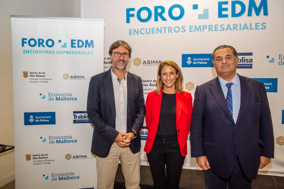 La regidora de infraestructuras de Palma, Belen Soto y el director general de pol&iacute;gonos, Pedro Led participaron en el Foro.
