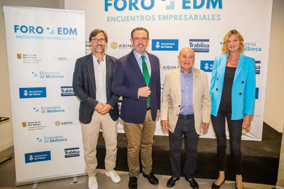El conseller Alejandro S&aacute;enz de San Pedro, el presidente de Asima, Francisco Martorell y la directora general Ingrid de la Fuente.