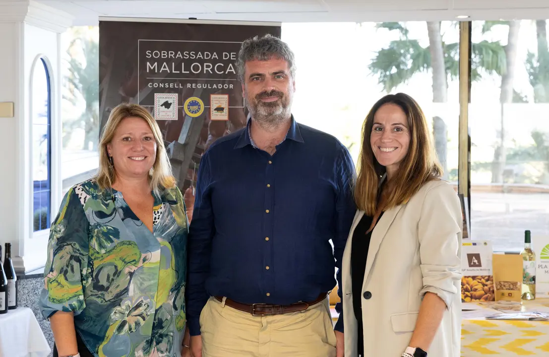 LYDIA LARREY, ANDREU OLIVER Y MARGA BAUZÀ
