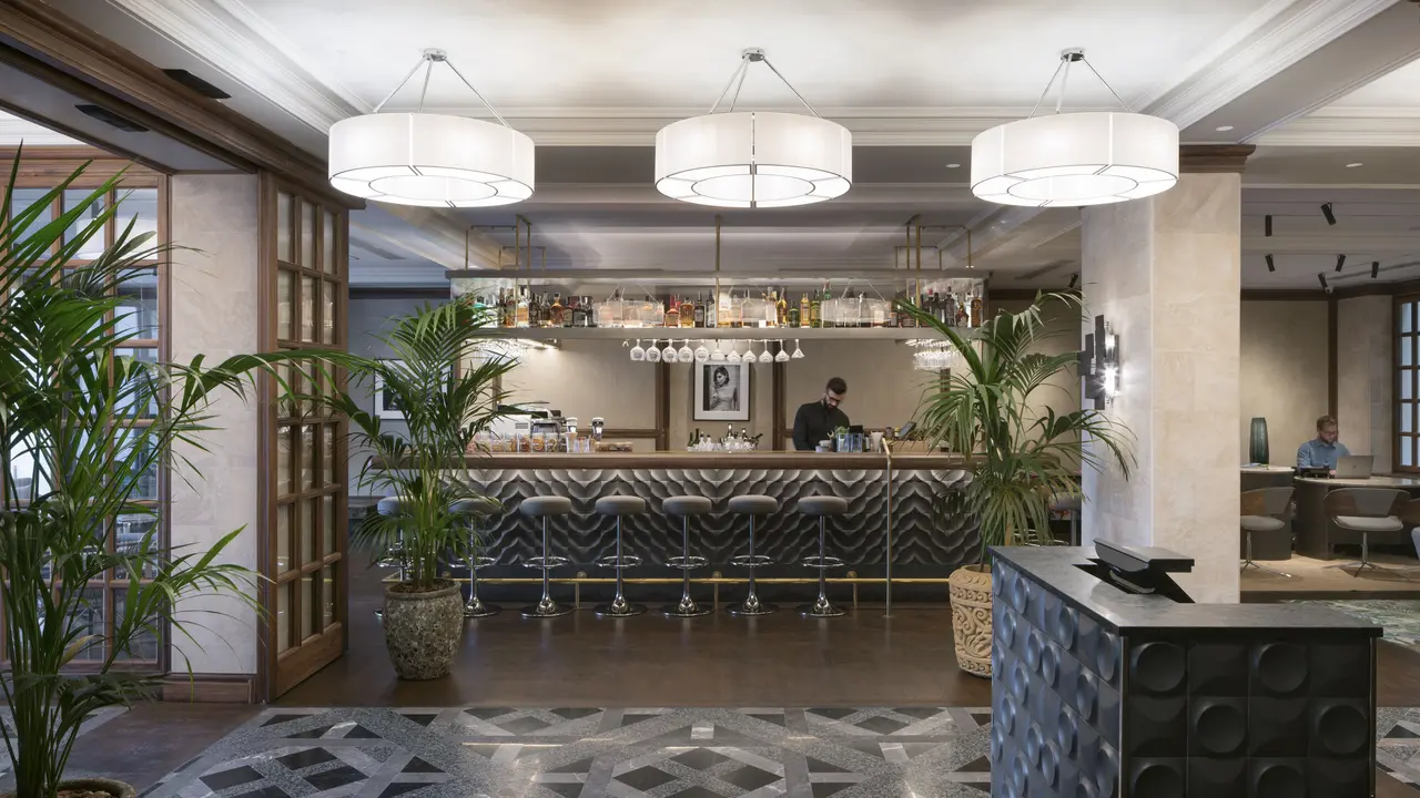 COCKTAIL BAR 2