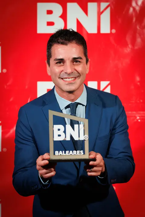 Adrian Cabello Premio Givers Gain