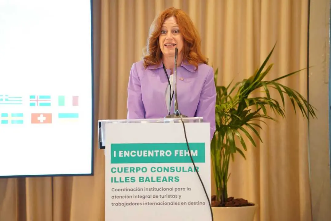 Kimberly Marshall, Consul de EU y Presidenta de la comision de seguridad