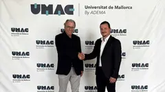Imagen tras la firma del convenio. (UMAC)