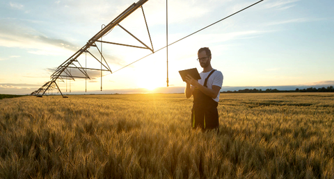 <p> BBVA y Correos firman un protocolo para ampliar los servicios financieros en el mundo rural de Espa&ntilde;a. </p>