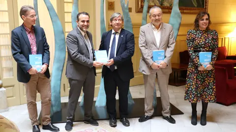 Los representantes del CES han presentado en el Parlament su &uacute;ltimo informe.