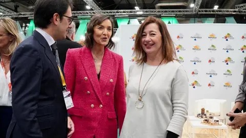 La presidenta Armengol y el conseller Negueruela con la ministra Maroto.
