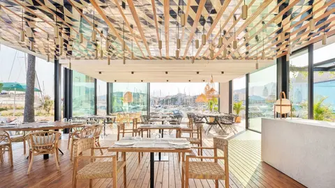 Nuevo restaurante del Club N&aacute;utico del Puerto de Pollen&ccedil;a. Foto: Antoni Perell&oacute;.