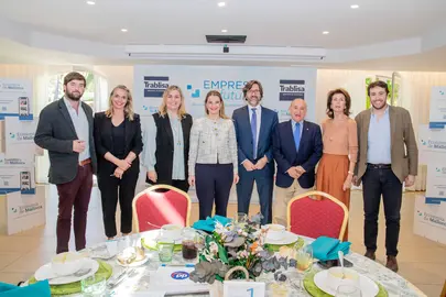 Imagen de la mesa presidencial con Oscar Roses, Maria Frontera, Mar Nicolau, Marga Prohens, Tomeu Garcies, Francisco Esteban, Carmen Planas y Gori Jaume.