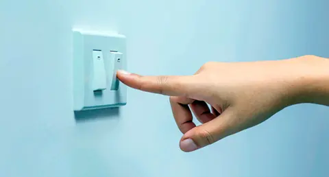  Pese a esta subida, la luz ser&aacute; un 61% m&aacute;s barata que hace un a&ntilde;o (Archivo). 
