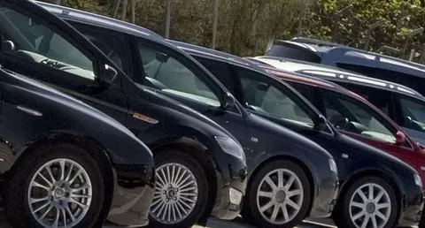  Las compa&ntilde;&iacute;a de 'renting' han invertido en los cuatro primeros meses del a&ntilde;o en la adquisici&oacute;n de veh&iacute;culos nuevos 2.136 millones de euros (Archivo). 