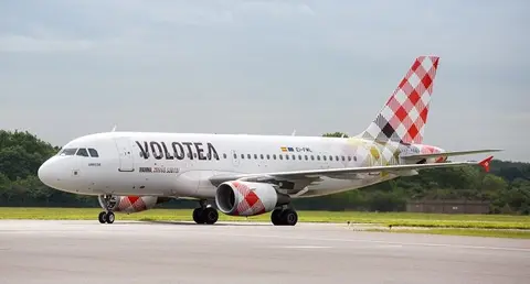  6805_volotea-a319 