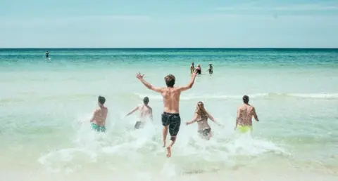  Las vacaciones son, como es de esperar, el gasto m&aacute;s popular entre los espa&ntilde;oles para invertir su Paga Extra (Archivo). 