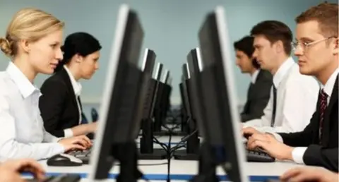  En un 13% esa presencia de mujeres en &oacute;rganos de direcci&oacute;n es del 50% (Archivo). 