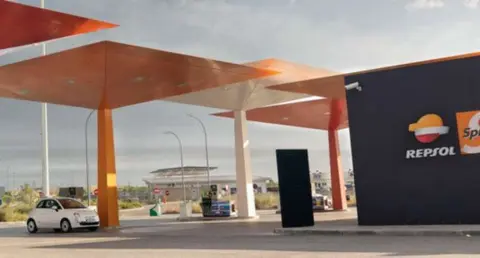  Estos veh&iacute;culos podr&aacute;n utilizar alguna de las soluciones de repostaje de hidr&oacute;geno en las que est&aacute; trabajando Repsol (Archivo). 