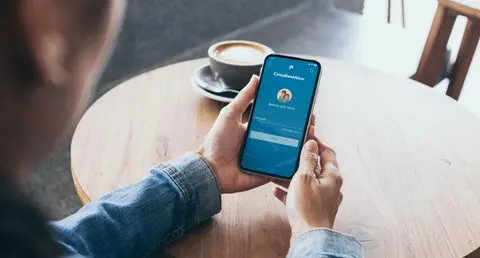  CaixaBank es actualmente la entidad financiera con mayor base de clientes digitales en Espa&ntilde;a, con m&aacute;s de 11 millones (Archivo). 