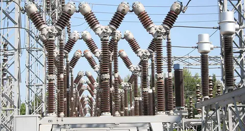  Naturgy y Endesa han defendido este jueves elevar el l&iacute;mite de inversi&oacute;n en las redes el&eacute;ctricas (Archivo). 