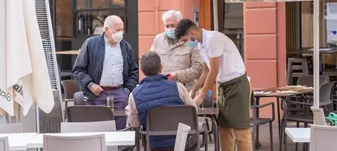  Una terraza de un bar de Cartagena durante las restricciones de la pandemia. (Archivo) 