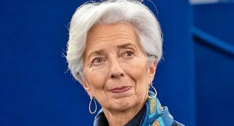  El pasado mes de octubre el BCE decidi&oacute; mantener sin cambios los tipos de inter&eacute;s tras aplicar diez subidas consecutivas desde julio de 2022, hasta llevar el tipo rector al 4,5 %, con el fin de contener la inflaci&oacute;n. 