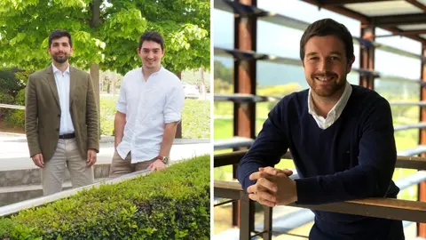 A la izquierda Antonio Ibarra y Juan Manuel Sivianes, de Iberiantax y a la derecha Daniel Alzina, CEO de Hotelinking.