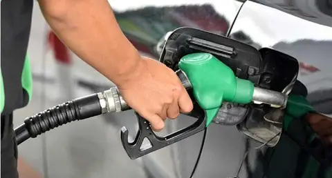  En el &uacute;ltimo mes, la gasolina ha subido un 3,82% y el gas&oacute;leo un 4,41%. (Archivo) 