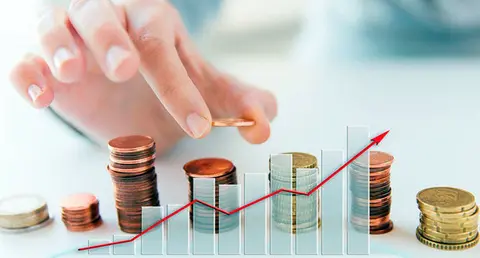  El crecimiento previsto para 2024 supondr&iacute;a una moderaci&oacute;n de m&aacute;s de medio punto respecto al 2,5% registrado en 2023, una ralentizaci&oacute;n que se habr&iacute;a iniciado ya en este primer trimestre con un ritmo de avance del PIB del 0,4%. (Archivo) 