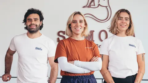  Emprendedores que han creado el espacio gastron&oacute;mico Simona en San Sebasti&aacute;n con el apoyo de MicroBank y el BEI. 