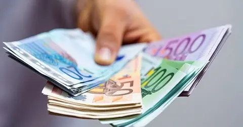  El trabajo 'La deuda p&uacute;blica de las Comunidades Aut&oacute;nomas. Escenarios de evoluci&oacute;n y estimaci&oacute;n del esfuerzo de consolidaci&oacute;n fiscal necesario', elaborado por la analista de investigaci&oacute;n de Fedea, Carmen Mar&iacute;n y el catedr&aacute;tico de Econom&iacute;a de la Universidad Pablo de Olavide Diego Mart&iacute;nez constata que existe un problema de deuda p&uacute;blica en las comunidades. 
