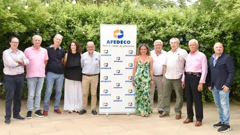 La nueva presidenta de Afedeco con los miembros de la junta directiva.