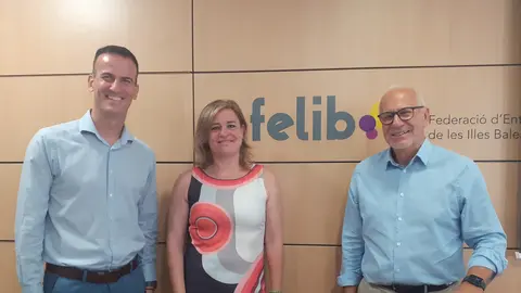 De izquierda a derecha: Jordi Mora, presidente de PIMEM, Neus Serra, secretaria general de la FELIB y Jaume Pallerols.