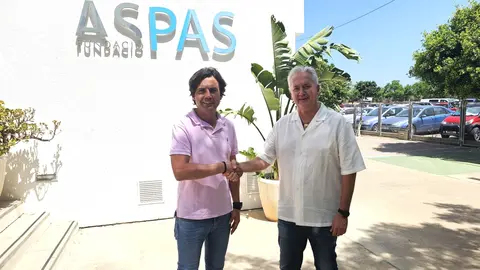 Imagen del presidente de la Escuela Universitaria ADEMA, Diego Gonz&aacute;lez, y el director gerente de la Fundaci&oacute;n ASPAS, Jaime Ferrer.
