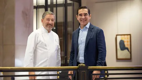 Carlos Torres Vila, presidente de BBVA, y Joan Roca, chef y copropietario de&nbsp;El Celler de Can Roca.