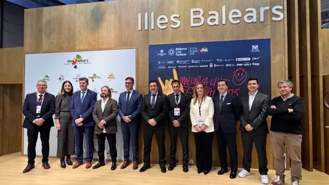Pep Aloy, director general de Turismo de les Illes Balears; Ant&ograve;nia Roca, vicepresidenta primera y consejera ejecutiva de Cultura y Patrimonio del Consell Insular de Mallorca; Jaume Bauz&aacute;, consejero de Turismo, Cultura y Deportes de les Illes Balears; &Aacute;lvaro Mart&iacute;nez, CEO de Mallorca Live Festival; Antoni Costa, Vicepresidente y Consejero de Econom&iacute;a, Hacienda e Innovaci&oacute;n; Juan Antonio Amengual, alcalde de Calvi&agrave;; Pedro Vidal, secretario auton&oacute;mico de Cultura y Deportes del Govern de les Illes Balears; Jana Peiro, directora de Pasaje y Marketing de Trasmed; Gerardo Bermejo, chief financial officer de Goldcar; Pep Roig, director de Logitravel, y Pau Forner, director de Marketing y Patrocinios de Mallorca Live. (Mallorca Live Festival)