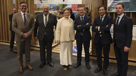El vicepresidente y consejero de Econom&iacute;a, Hacienda e Innovaci&oacute;n del Gobierno de las Islas Baleares, Antoni Costa; el alcalde de Palma, Jaime Mart&iacute;nez; la presidenta del Gobierno de las Islas Baleares, Marga Prohens; el presidente de Cajamar, Eduardo Baamonde; el director Comercial de Cajamar, Francisco Mart&iacute;nez, y el presidente del Consejo Insular de Mallorca, Lloren&ccedil; Galm&eacute;s.