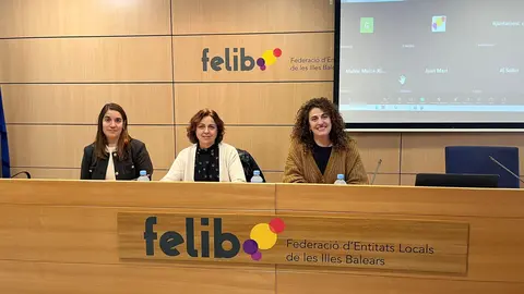 Movilidad se re&uacute;ne con los ayuntamientos para invitarles a realizar aportaciones al proyecto del decreto de tarifas del taxi durante el proceso de exposici&oacute;n p&uacute;blica