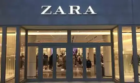  Para hacer posible este sistema, ha desarrollado un dispositivo capaz de identificar cada prenda mediante tecnolog&iacute;a FRID (identificaci&oacute;n por radiofrecuencia) y de desactivar las alarmas "blandas" o invisibles que Zara ya instala en todas sus prendas. 