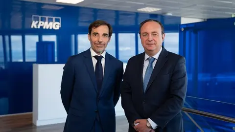 Fernando Mart&iacute;nez Comas, nuevo socio responsable de KPMG Abogados en Baleares, y Alberto Estrelles, socio director de KPMG Abogados.