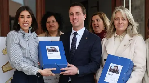 El Consell de Mallorca entrega el proyecto b&aacute;sico de reforma del antiguo edificio del ayuntamiento de Lloseta