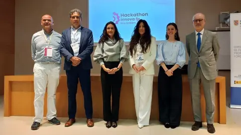 De izquierda a derecha: Jes&uacute;s Mart&iacute;nez, director del Centro de Formaci&oacute;n, Innovaci&oacute;n y Desarrollo de Formaci&oacute;n Profesional de las Islas Baleares; Carlos Ferrer, director de Distribuci&oacute;n de Endesa en las Islas Baleares; Maria Isabel Salas, directora general de Formaci&oacute;n Profesional y Ordenaci&oacute;n Educativa; Mayra Arg&uuml;elles, gerente de ASINEM; Carlota Ariza, concejala de Empleo, Formaci&oacute;n y Trabajo del Ayuntamiento de Marratx&iacute;; y Mart&iacute; Ribas, director territorial de Endesa en las Islas Baleares