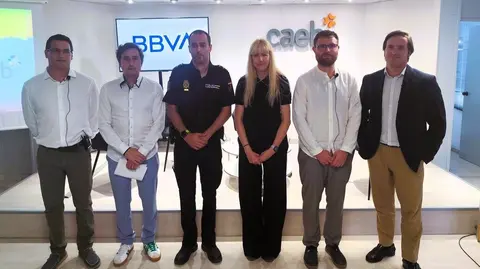Foto de familia durante la jornada. (Twitter CAEB)