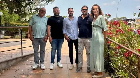 Algunos de los miembros de la Asociaci&oacute;n de Troceadores de Albarroba.